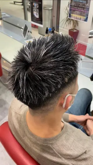 カラー メンズ Merlyosaka 早川未来のヘアスタイル