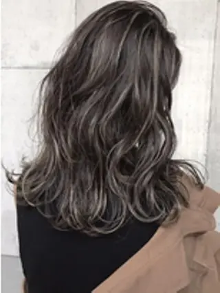 セミロング カラー 松戸　レイヤーカット 野口　康太郎のヘアスタイル