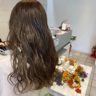 ロング カラー 渡邊 唯のヘアスタイル