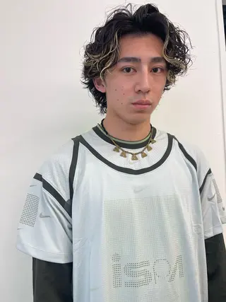 ショート カラー パーマ メンズ 💓パーマ，💗 レイヤーカットのヘアスタイル