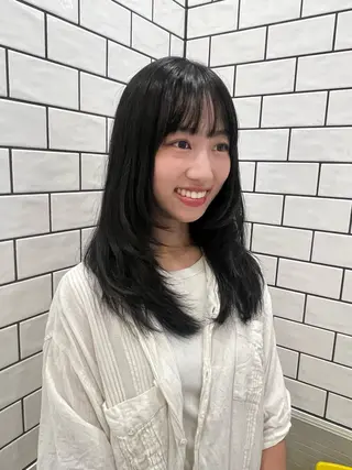 ロング MIFA レイヤー／パーマのヘアスタイル