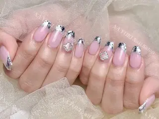 ネイル Queenie 🦋のネイルデザイン