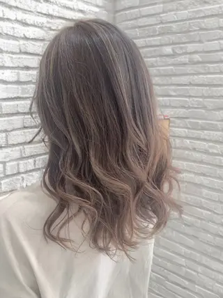 セミロング 髪質改善×レイヤー 高嶋のヘアスタイル