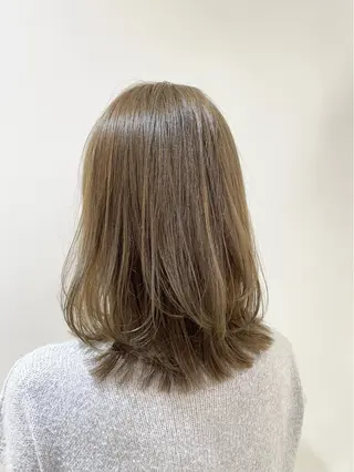 ミディアム カラー 丸山 愛唯のヘアスタイル