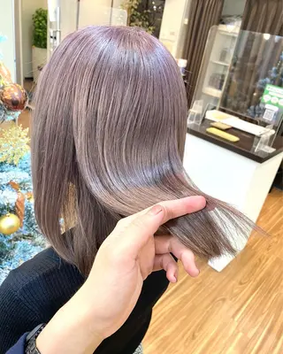 ミディアム カラー 色ムラ修正の神様 新宿ハイトーンかすみのヘアスタイル