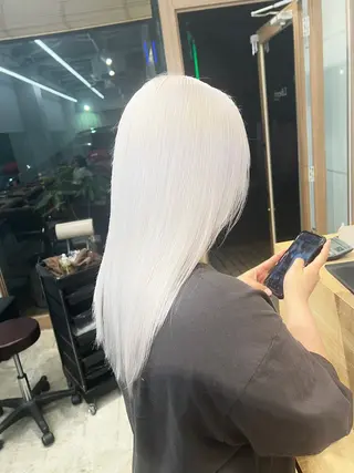 セミロング カラー ブリーチ毛の縮毛矯正 ハイトーン/岡本智樹のヘアスタイル