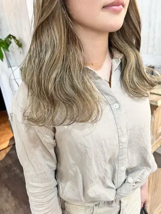 セミロング 初めてでも失敗しない 透明感カラー　Miiのヘアスタイル