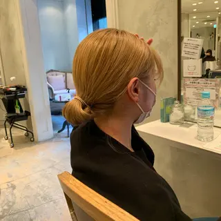 ミディアム カラー SAKINO． ベージュカラーのヘアスタイル