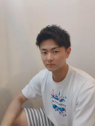 ミディアム 岡崎 海人のヘアスタイル