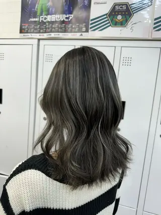 セミロング 横浜🦋ハイトーン 🫐シャドウルーツのヘアスタイル