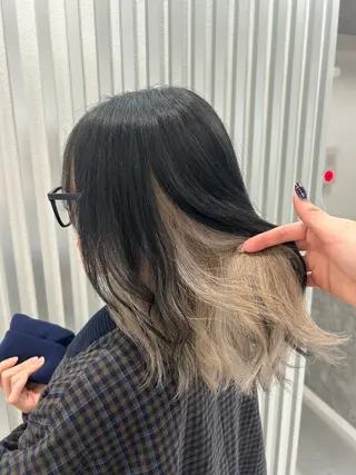 ミディアム あやめ🪽 オリーブ/ハイトーンのヘアスタイル