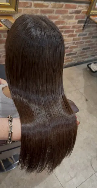 ロング 飯星慧斗 /ブリーチ、縮毛矯正のヘアスタイル