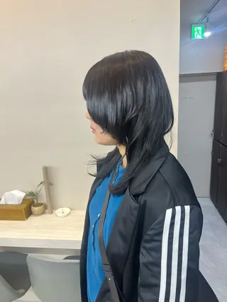 セミロング ✩.*Aise⟡.· 艶カラー🐈‍⬛🩶のヘアスタイル