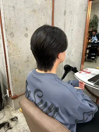 ショート メンズ 顔周りレイヤー/ ふわあいりのヘアスタイル
