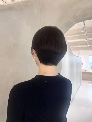 ショート 切りっぱなしボブ/ 艶カラー/綾莉のヘアスタイル