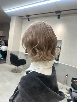 ショート カラー moe🎀 透明感カラーのヘアスタイル