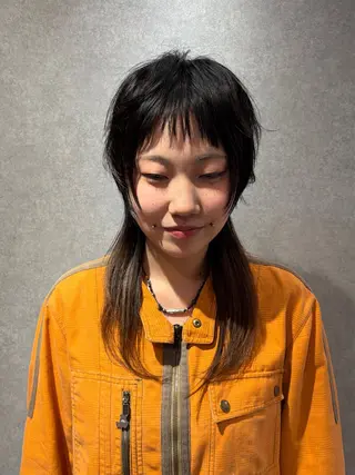 ミディアム ウルフ/レイヤー/ ブリーチ/牧原歩夢のヘアスタイル