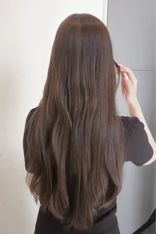 ロング カラー KOHNO ナチュラルデザインのヘアスタイル