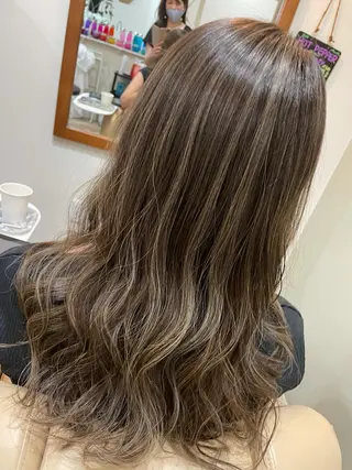 セミロング カラー 寺本 早希のヘアスタイル