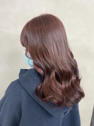 セミロング 縮毛矯正🐼暖色 根本侑季のヘアスタイル