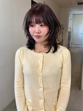 ミディアム カラー mizuki/ピンク ベージュ.レイヤーのヘアスタイル