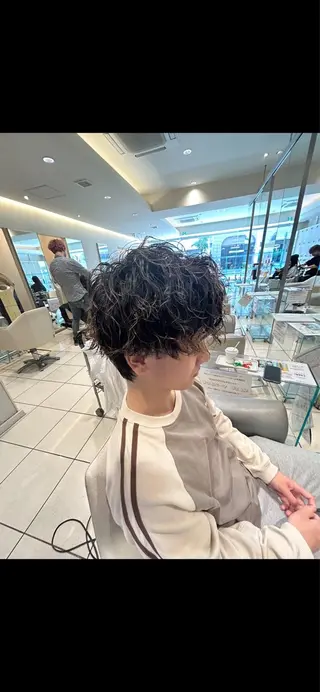 ミディアム パーマ メンズパーマ 副店長ユウタのヘアスタイル