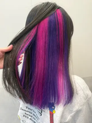 ミディアム カラー インナーカラー 推し ブリーチ 髪質改善のヘアスタイル