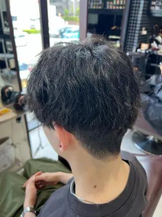 ショート パーマ メンズ 山下 裕己のヘアスタイル