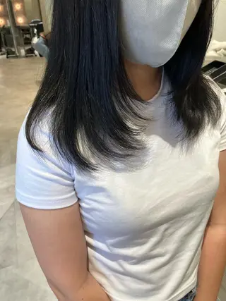 セミロング カラー サキ🤍ハイトーン 🩰くびれ巻きヘアのヘアスタイル