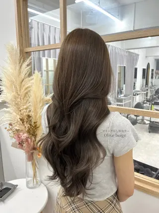 ロング カラー 柔らかオリーブ🌿 HIMARI🌻のヘアスタイル