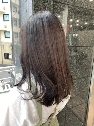 ロング カラー オリーブ/アッシュ やわらか透明感カラーのヘアスタイル