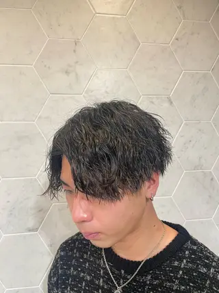 ショート パーマ 新妻 宥人のヘアスタイル