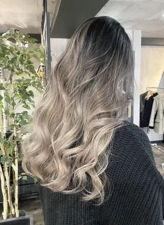 ロング Mika XELVEのヘアスタイル