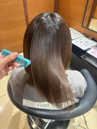 ミディアム 🫧いお/透明感艶 カラー/縮毛矯正🫧のヘアスタイル