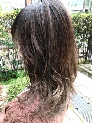 セミロング カラー にしだ まりえのヘアスタイル