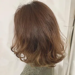 ミディアム カラー 加藤 綾華のヘアスタイル