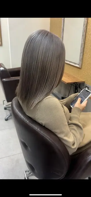 セミロング カラー ❣️ハイトーン❣️ BLUE&Co.のヘアスタイル