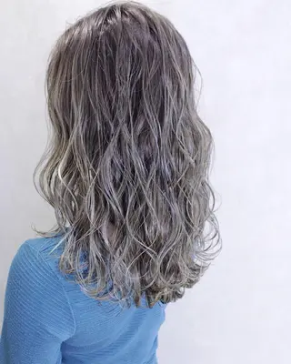 ミディアム カラー ヘアアレンジ lani ブリーチ /ダブルカラーのヘアスタイル