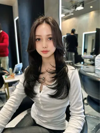 セミロング カラー レイヤーカット 透明感カラーのヘアスタイル