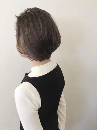 ショート カラー 🪐脱白髪染め 🪐松尾菜々美のヘアスタイル