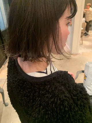 ミディアム カラー SAKINO． ベージュカラーのヘアスタイル