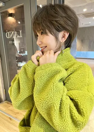 ショート カラー _WHITE 高槻のヘアスタイル