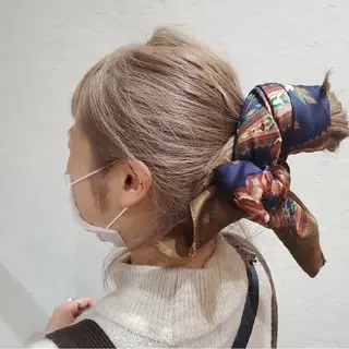 カラー セミロング 谷 結奈のヘアスタイル