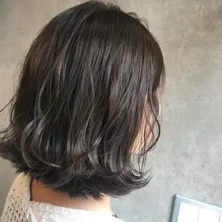 ミディアム 緑川 瑞穂のヘアスタイル