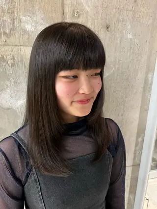 セミロング piilo/ 岩花梨乃のヘアスタイル