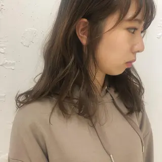 ミディアム 顔周りの垢抜けヘア 立山愛梨のヘアスタイル