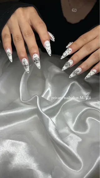 ネイル 𝐧𝐚𝐢𝐥 𝐌𝐢𝐖𝐢𝐢のネイルデザイン
