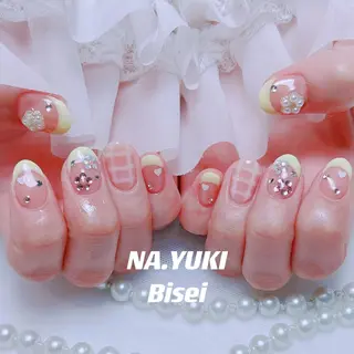 ネイル 🦋 Queenieのネイルデザイン