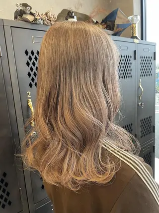 カラー セミロング ✨艶カラー・ストレー ト✨Lissのヘアスタイル