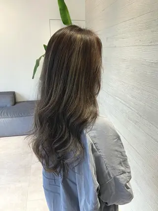 ロング カラー サキ🤍ハイトーン 🩰くびれ巻きヘアのヘアスタイル